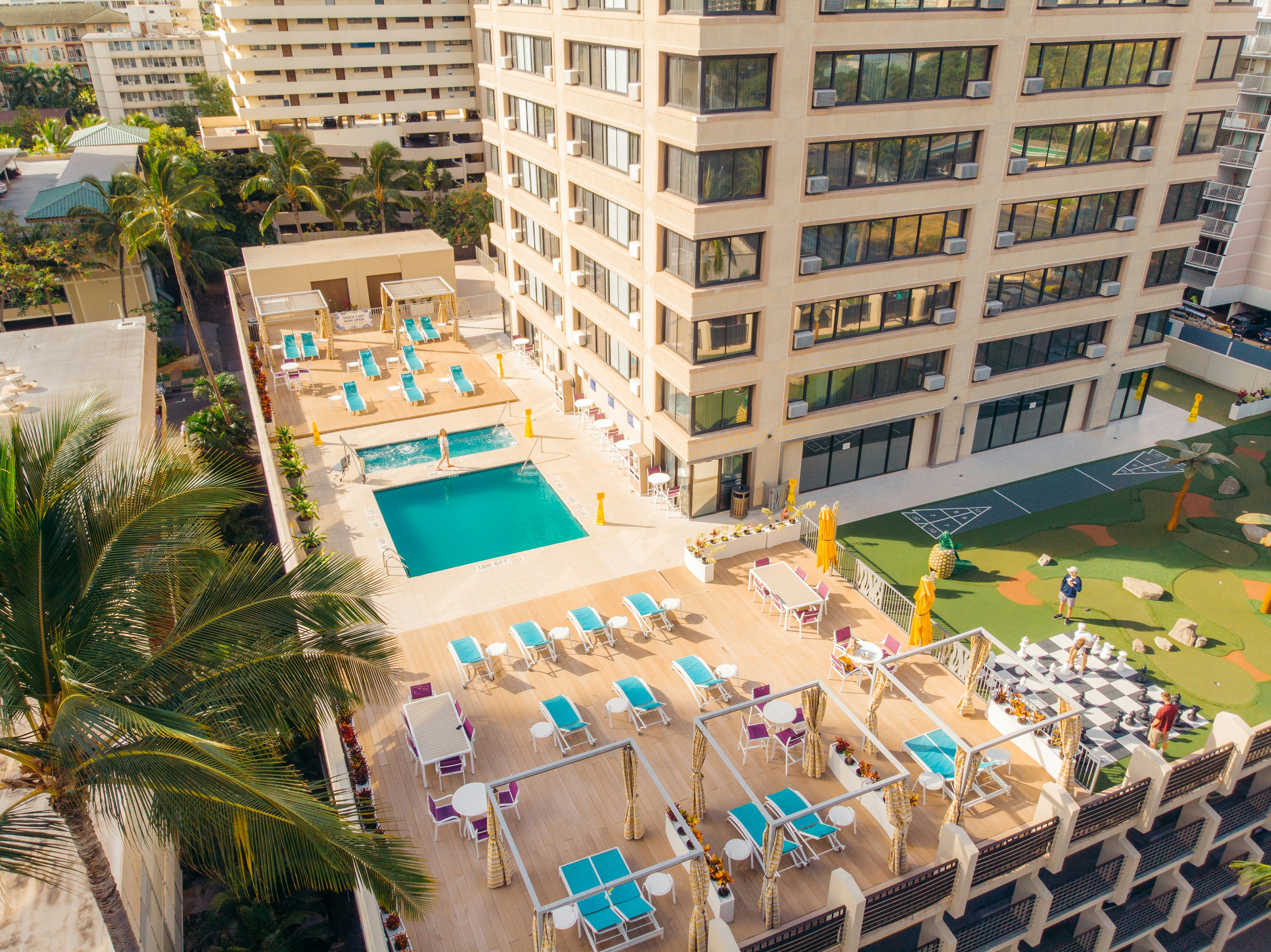 Holiday Inn Express Waikiki 69/77