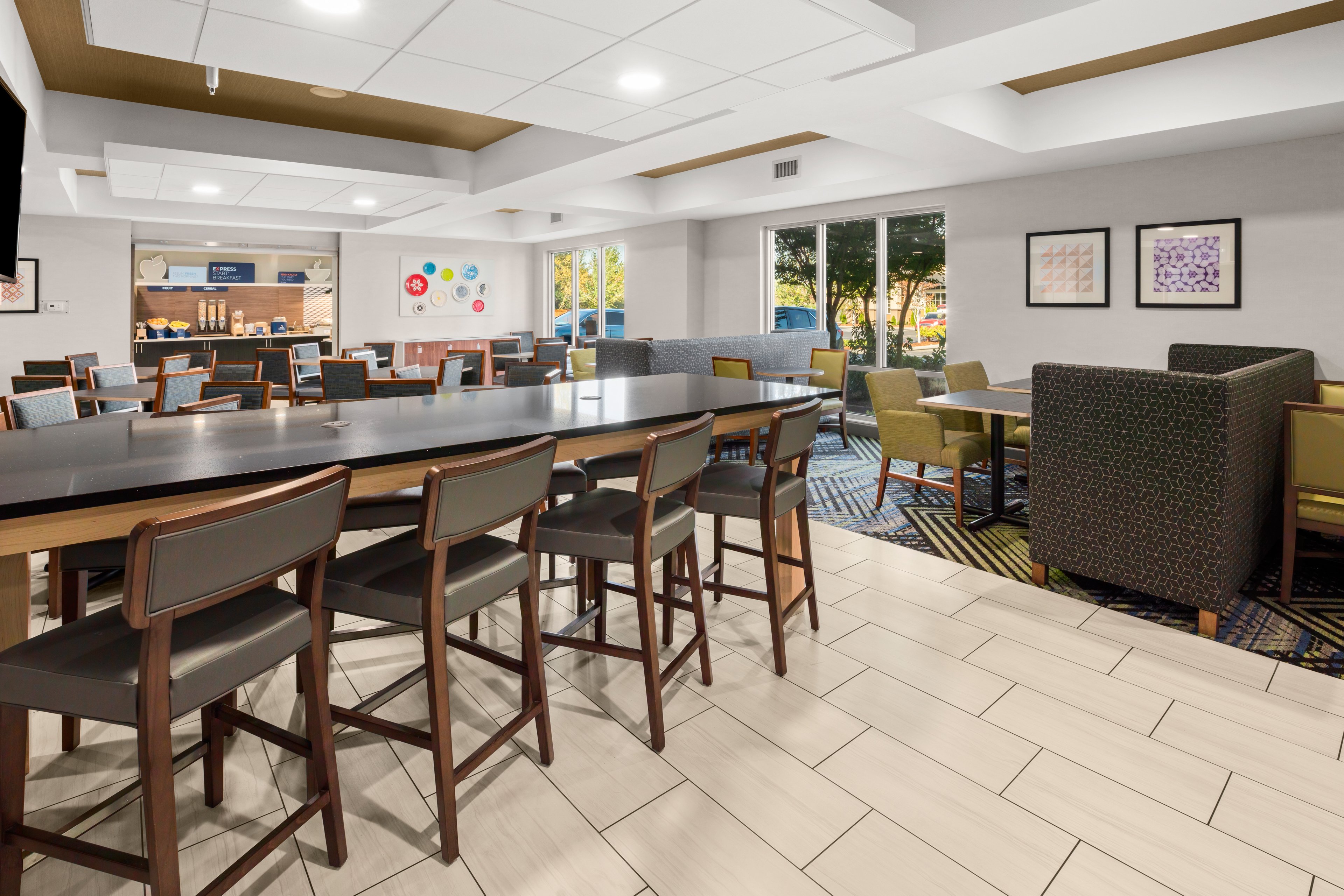 Holiday Inn Express Hotel Suites Sumner 18/28