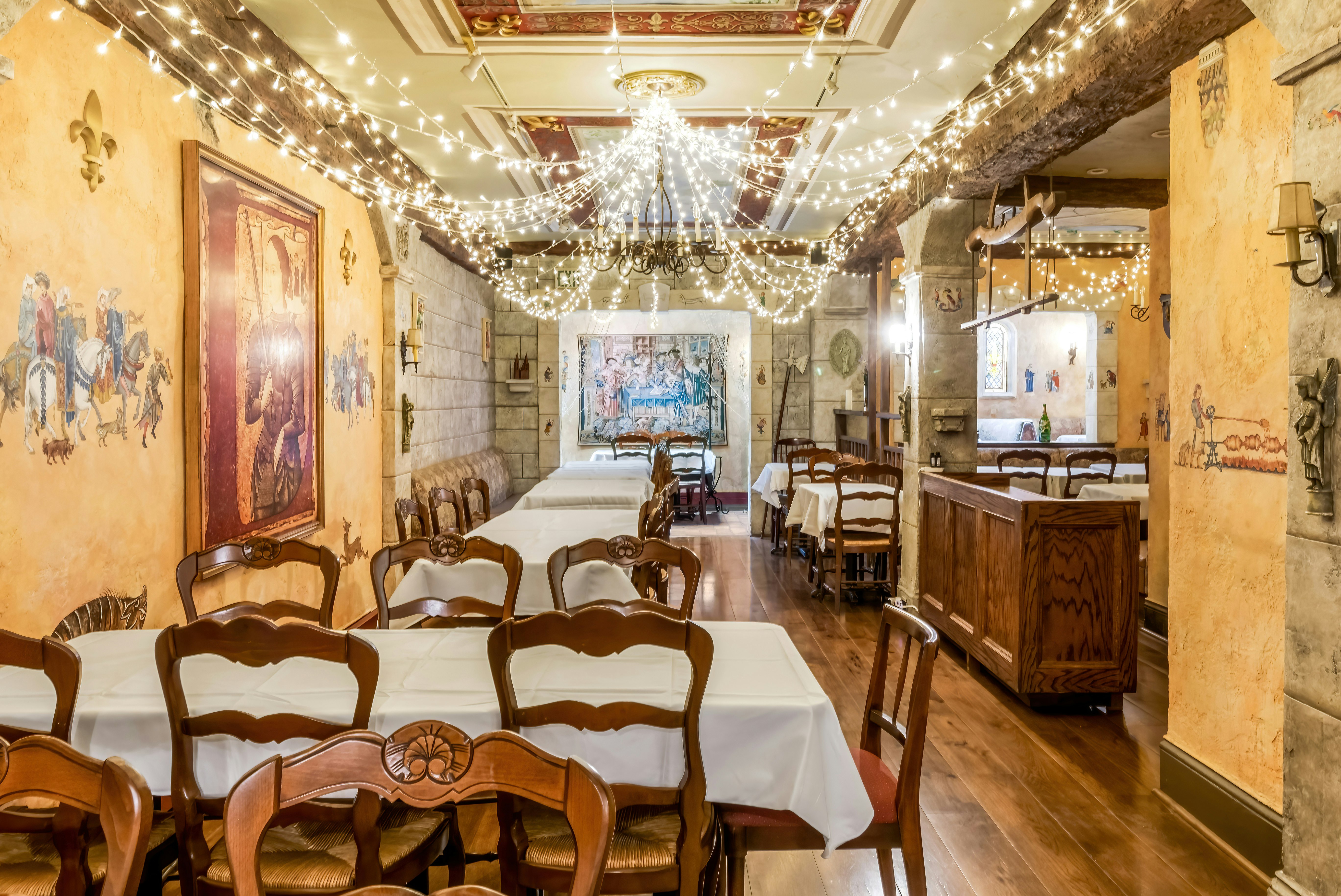 Cornell Hotel de France 33/38