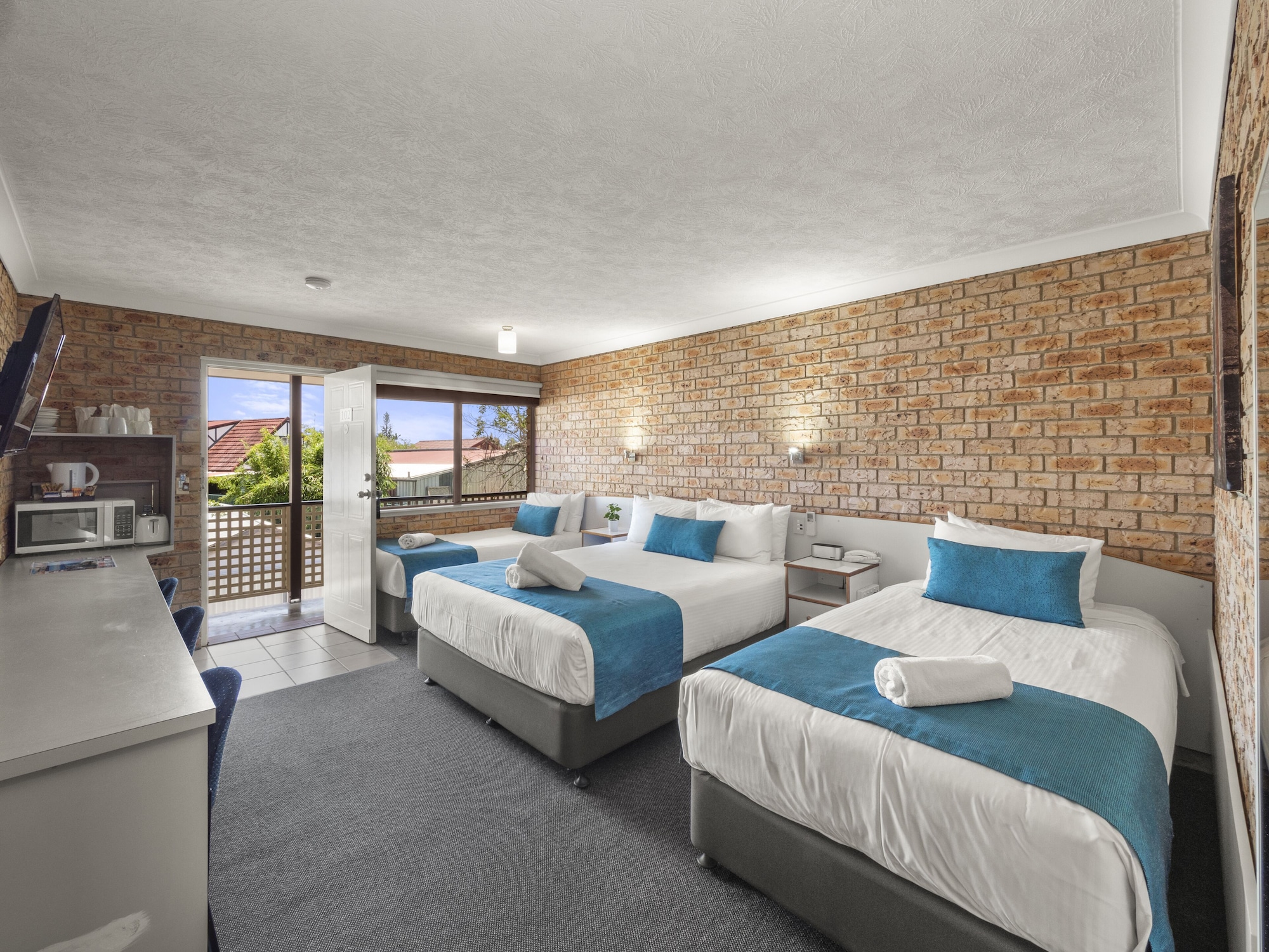 Motel, Family, Queen and Twin Beds