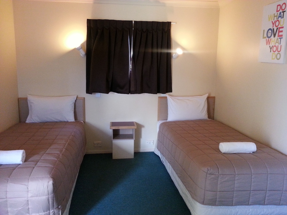 New Castle Motor Lodge 28/53