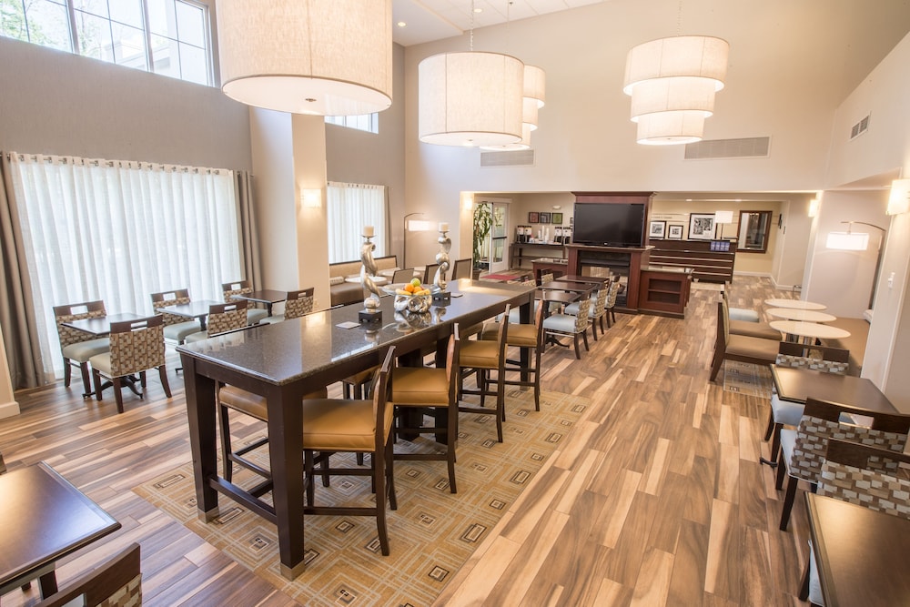 Hampton Inn And Suites Berkshires Lenox 53/59