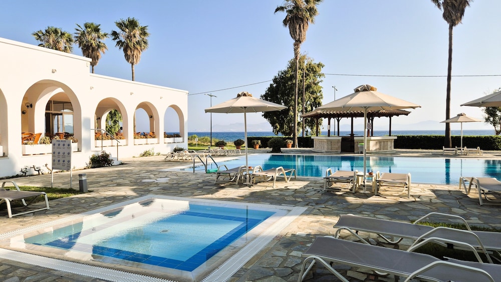Andromeda Hotel Apartments 32/64