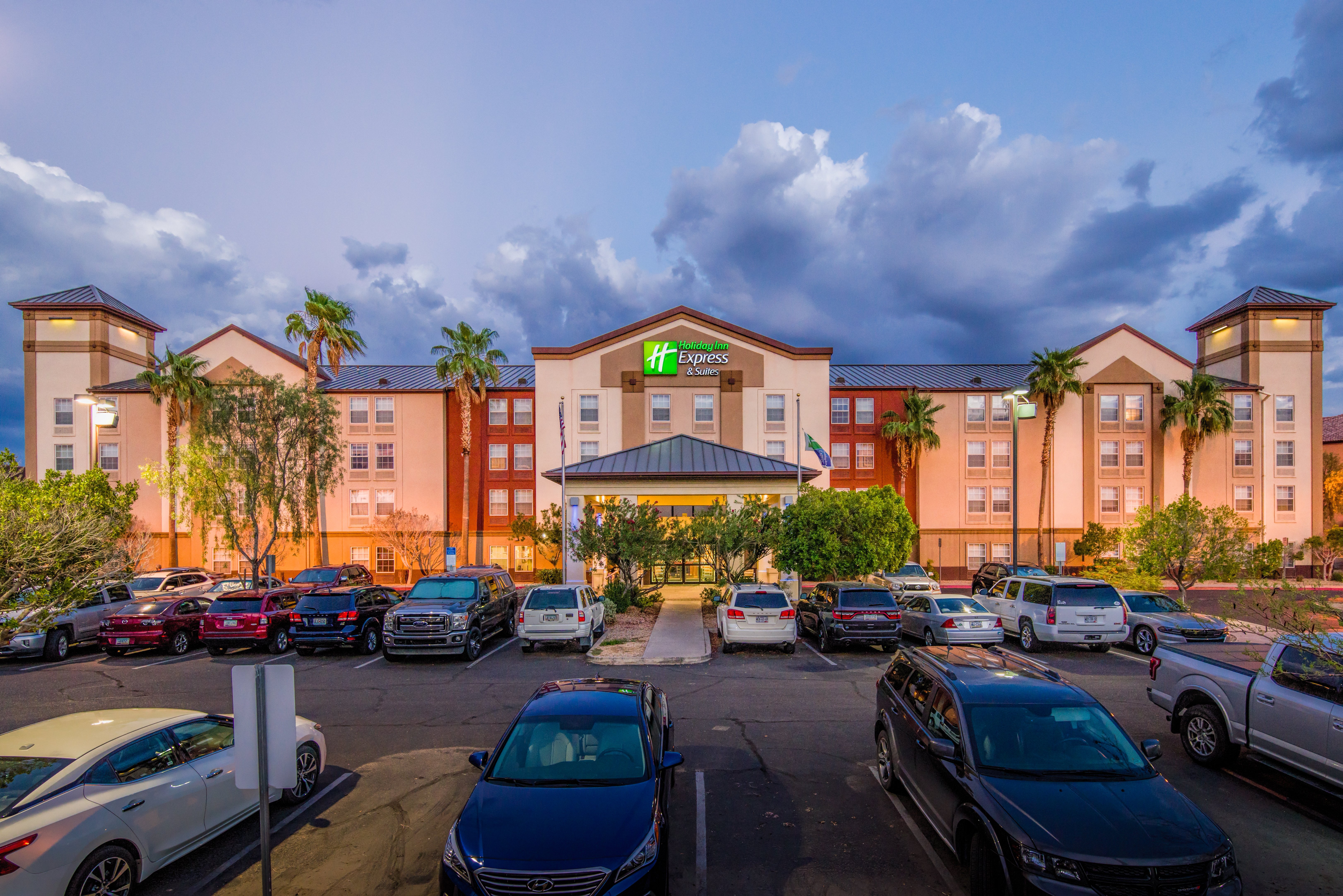 Holiday Inn Express Hotel And Suites Phoenix Airport 53/56
