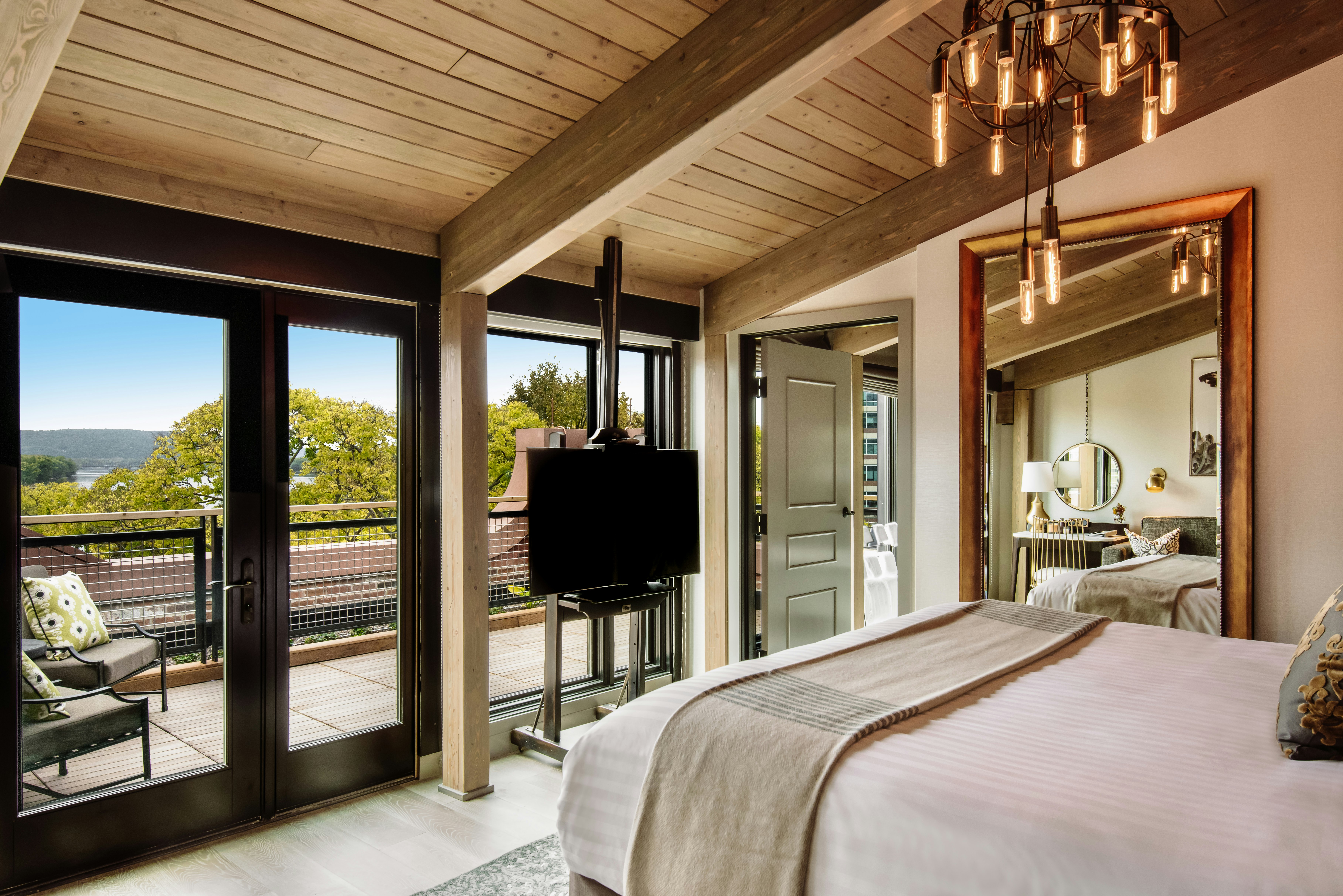 The Charmant Hotel 25/80