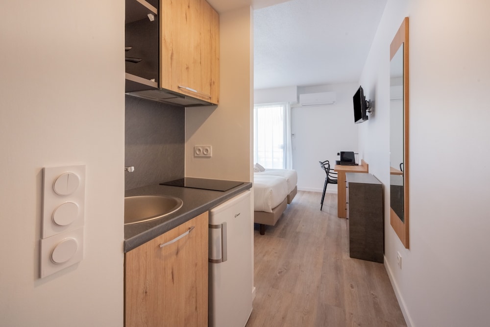 RESIDHOTEL LES CORALYNES 18/28