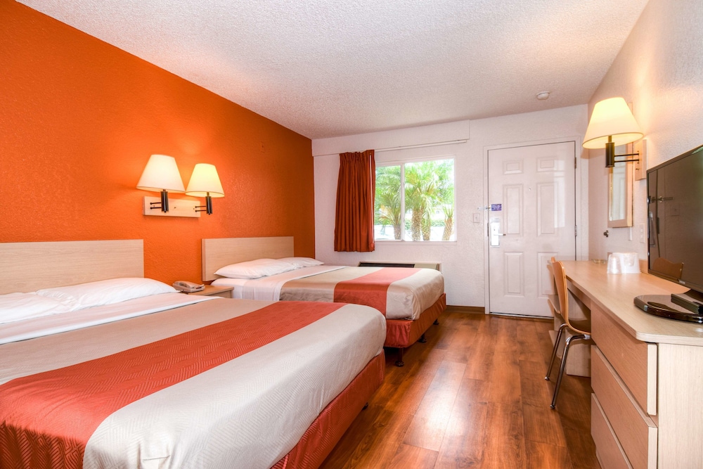 Motel6 Costa Mesa, CA 22/55