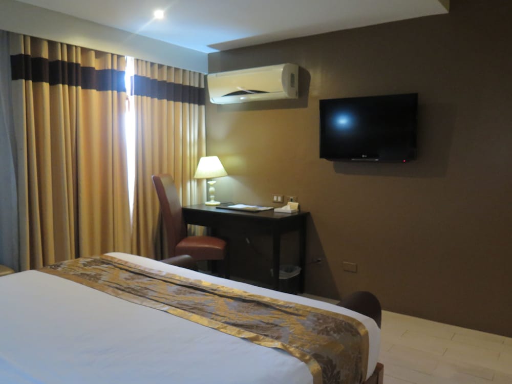 The Pinnacle Hotel And Suites 34/61