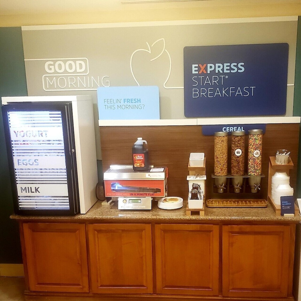 Holiday Inn Express Bluffton At Hilton Head Area 66/80