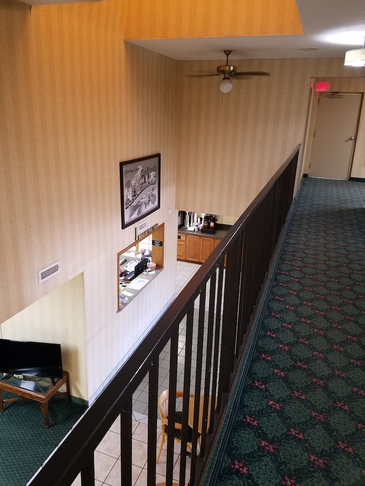 Super 8 By Wyndham Bentonville 28/59