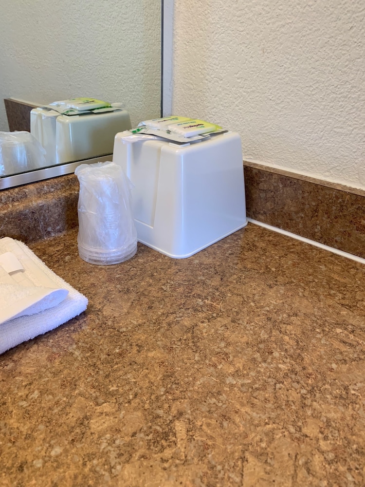 Morada Inn and Suites 37/55