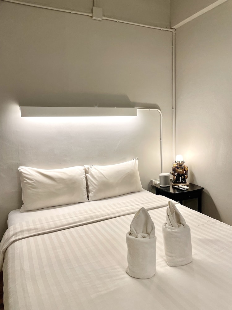 Hobnob Hostel - Adults Only 12/40