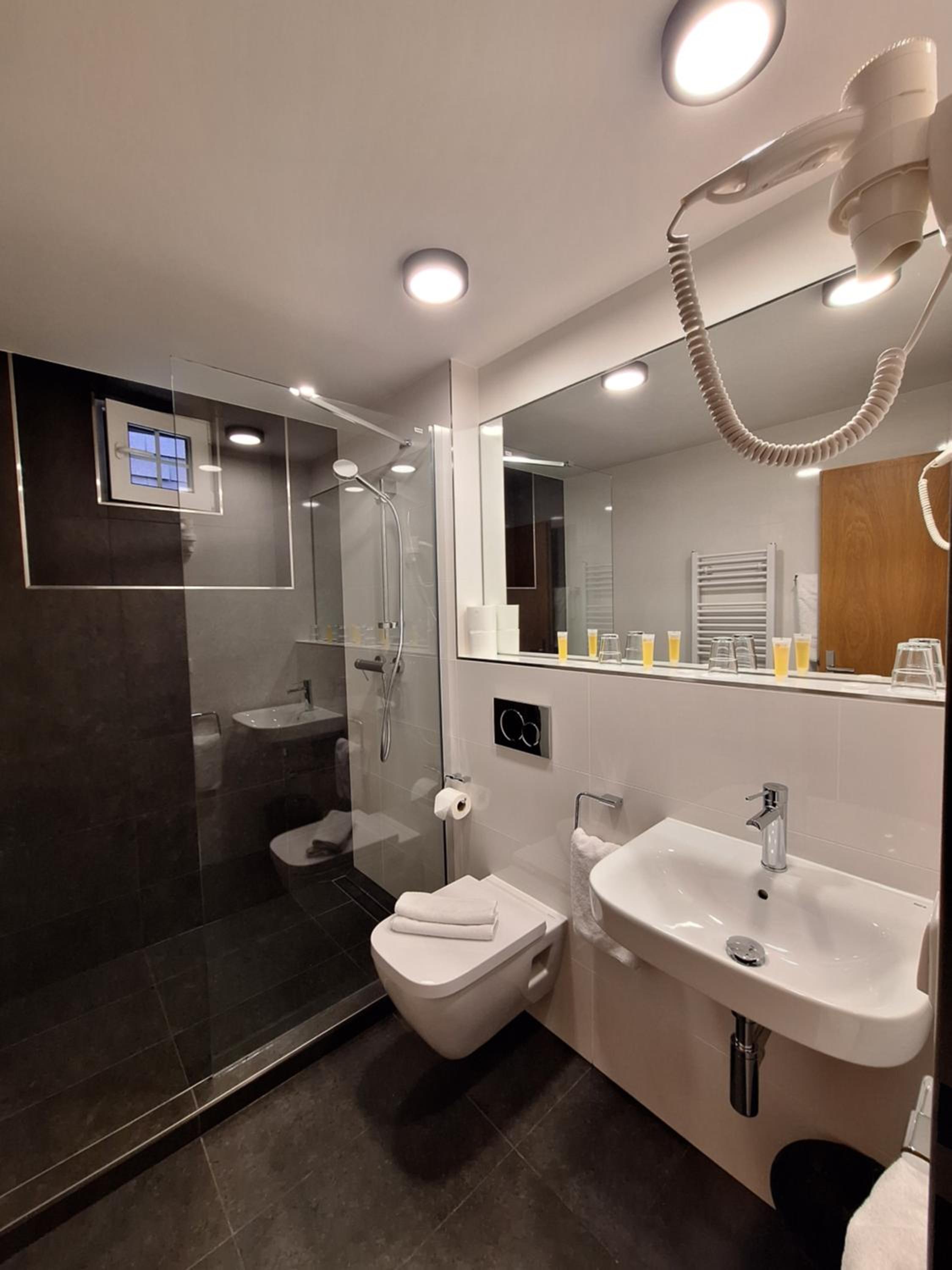 Hotel Avion 47/51
