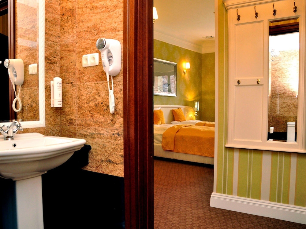 Sleepwalker Boutique Suites 79/79