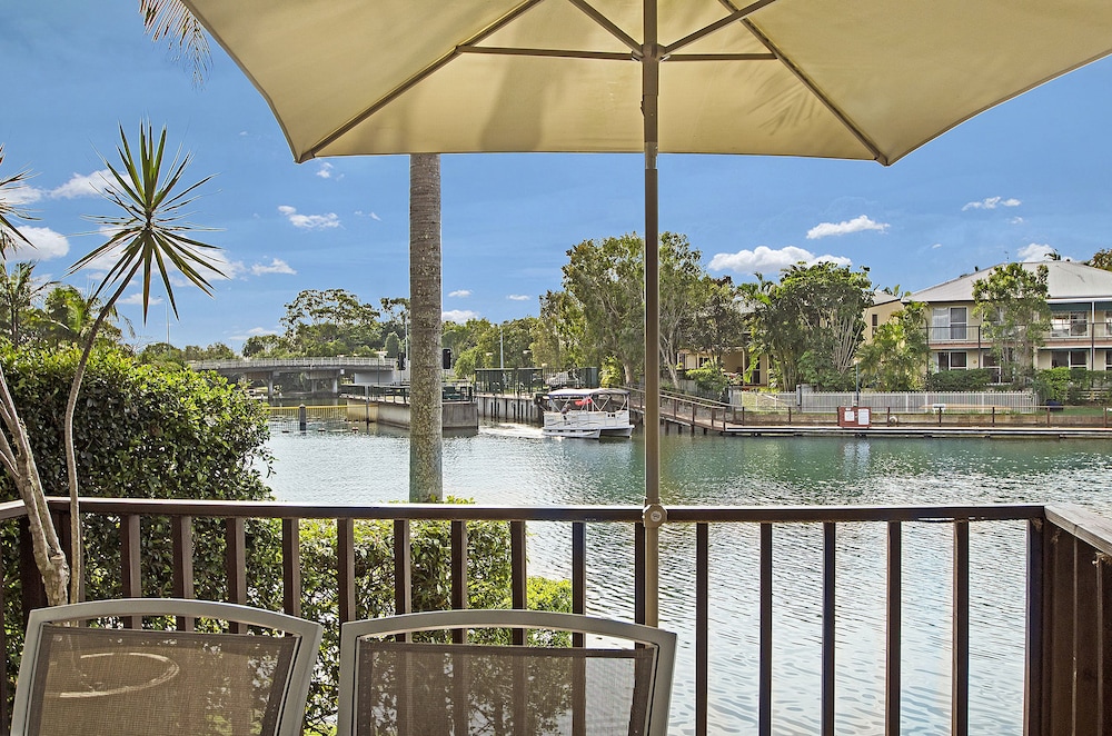 PORTSIDE NOOSA WATERS 10/31
