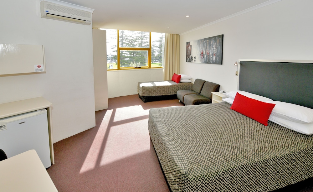 Atlantic, 1 Queen and 1 Single Bed