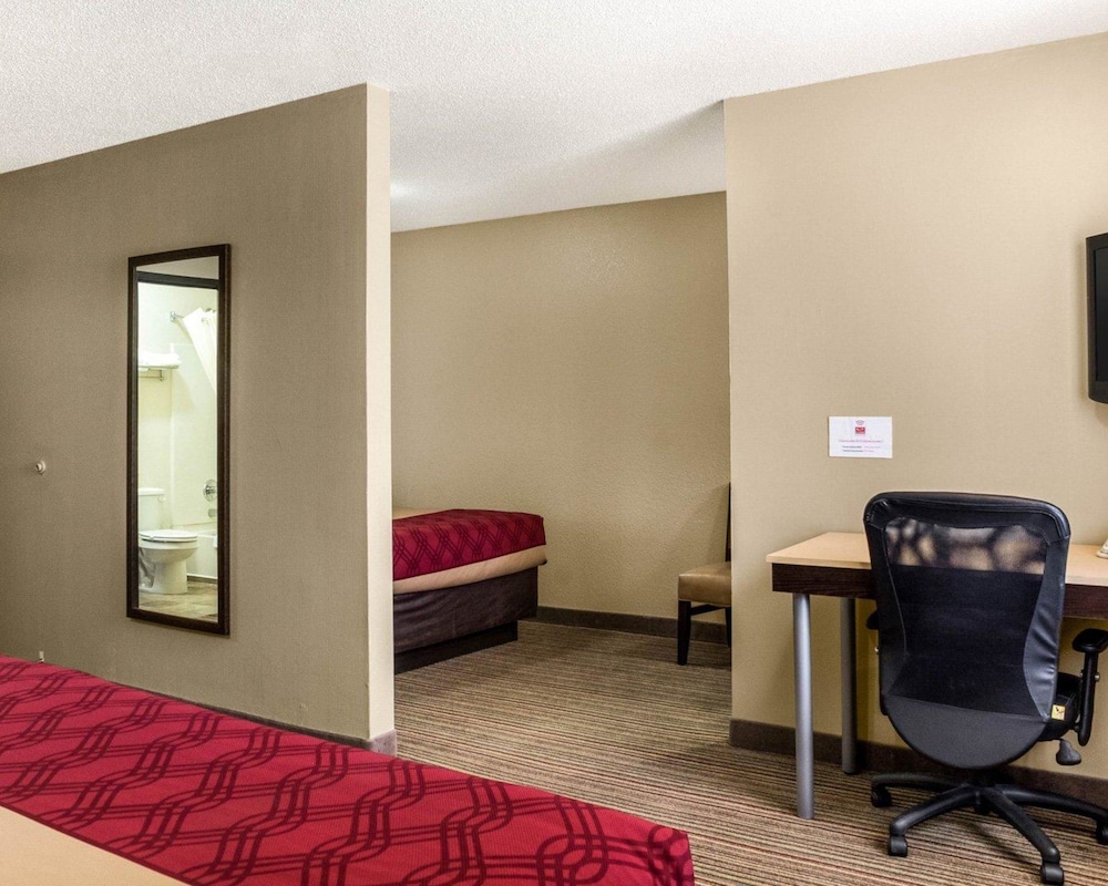 Econo Lodge Grand Forks near University 32/39
