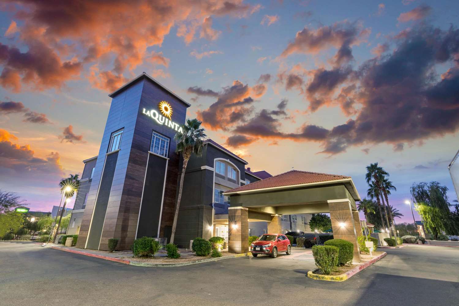 La Quinta Inn and Suites Phoenix I-10 West 2/50