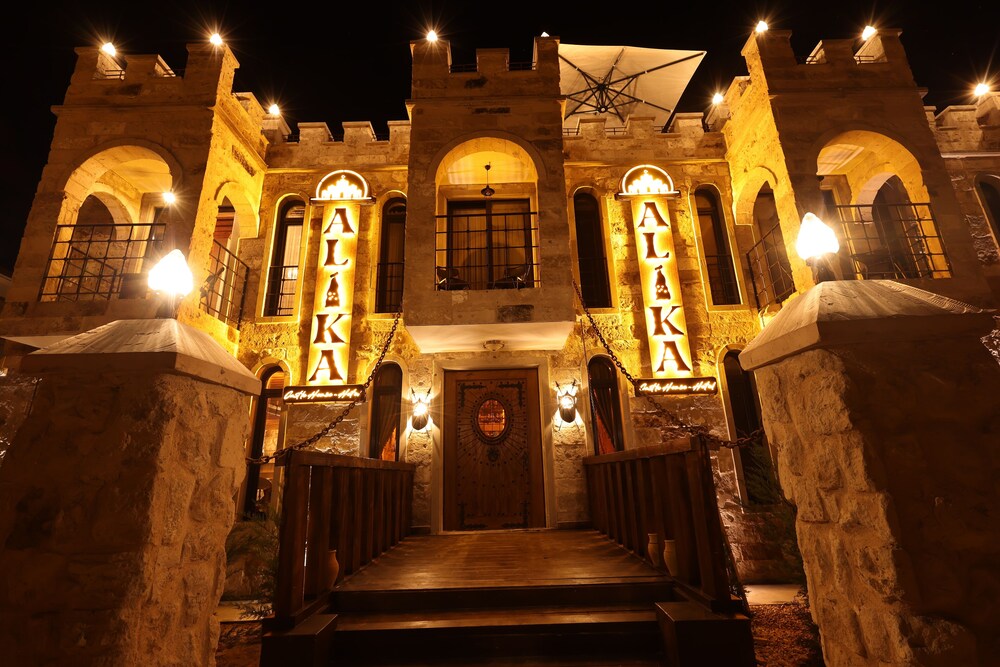 Alika Castle House 1/39
