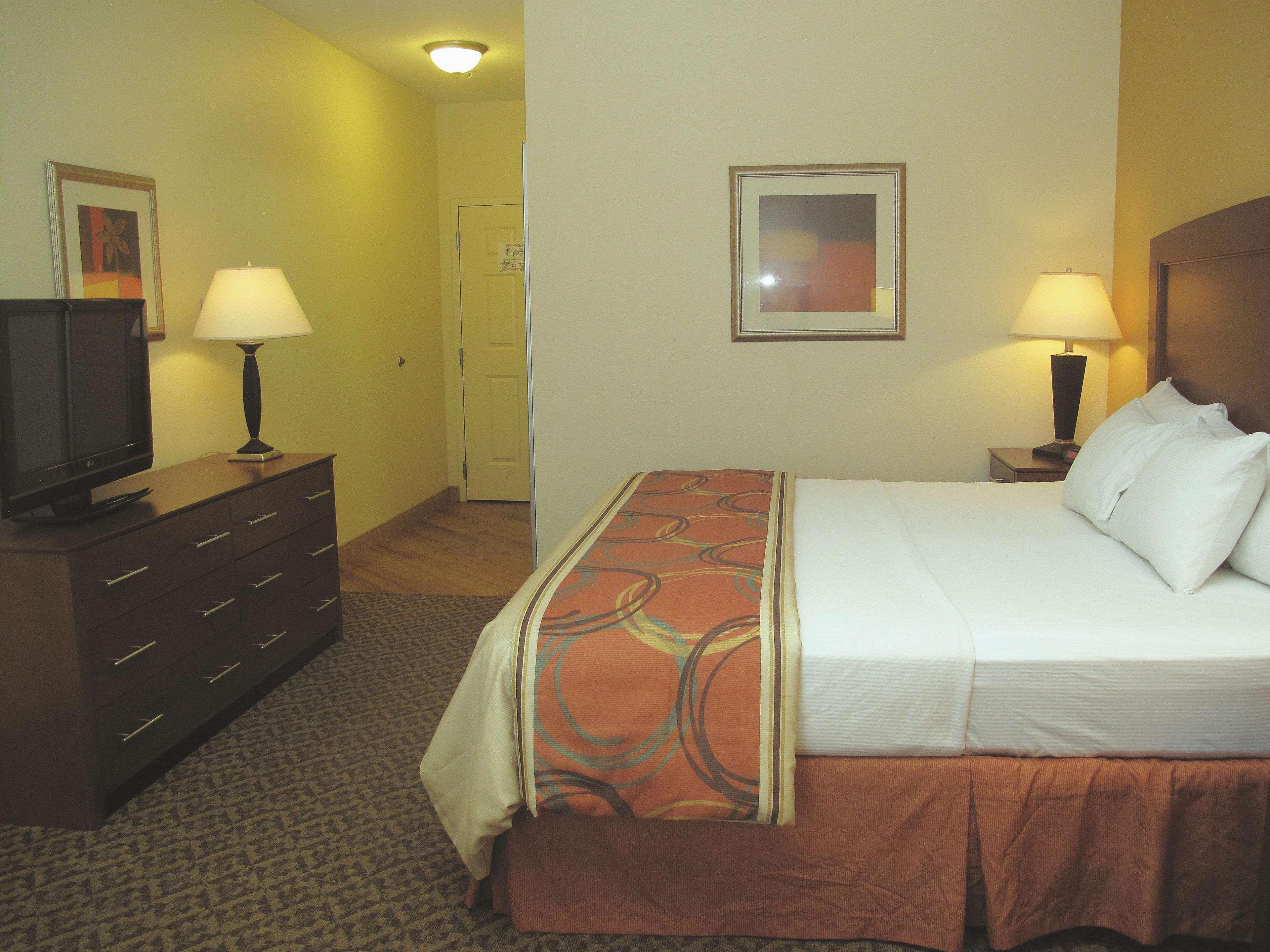 غرفة بسرير مزدوج، La Quinta Inn & Suites by Wyndham Lawton / Fort Sill 2/2