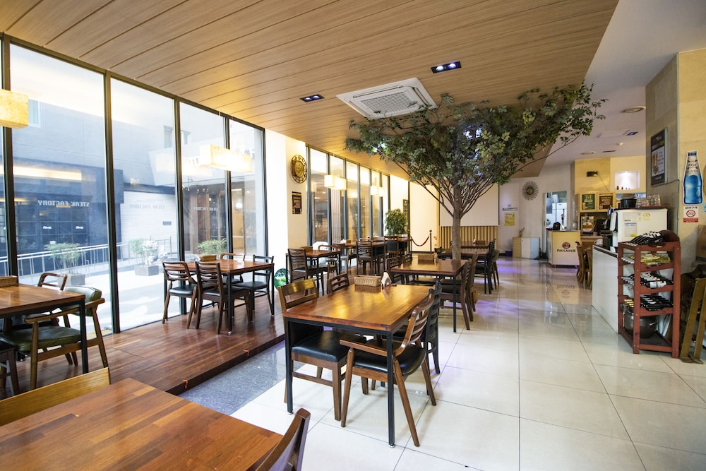 Tower Hill Hotel 36/48
