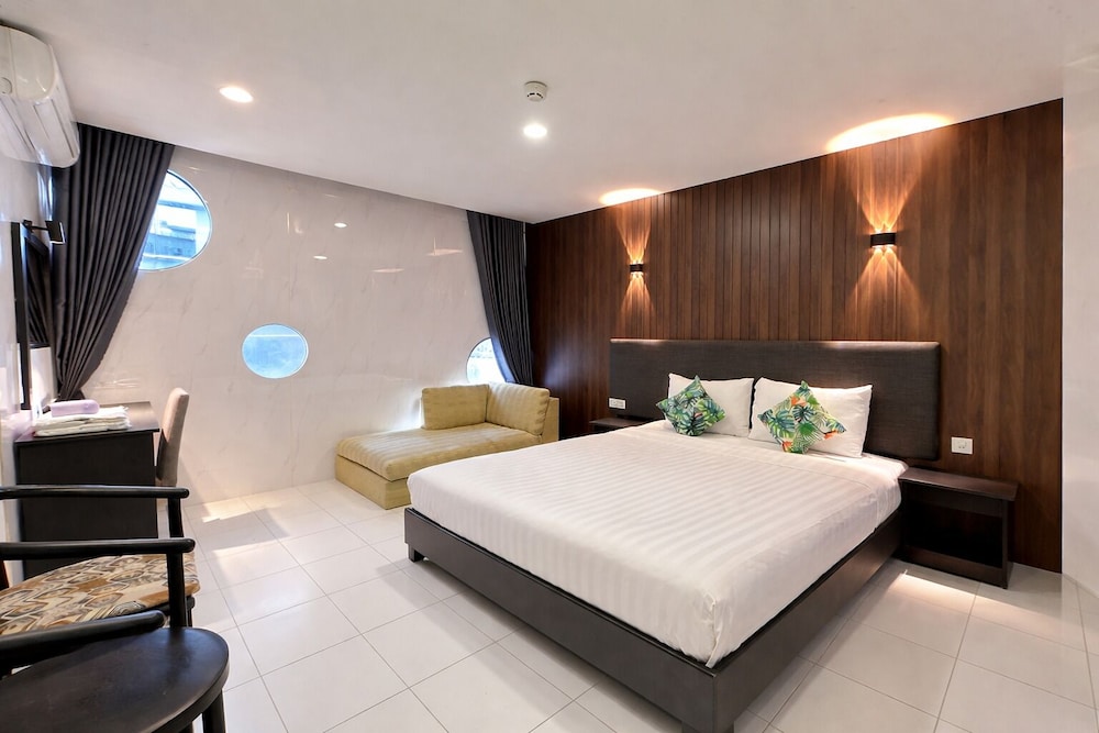 Holiday Hotel 20/59