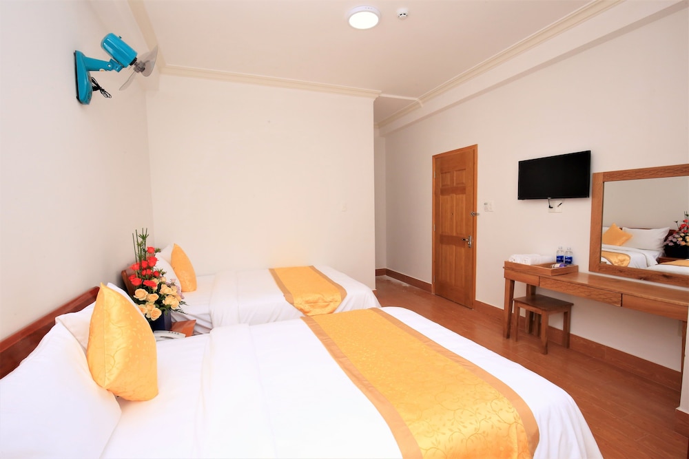ROOM, QUADRUPLE