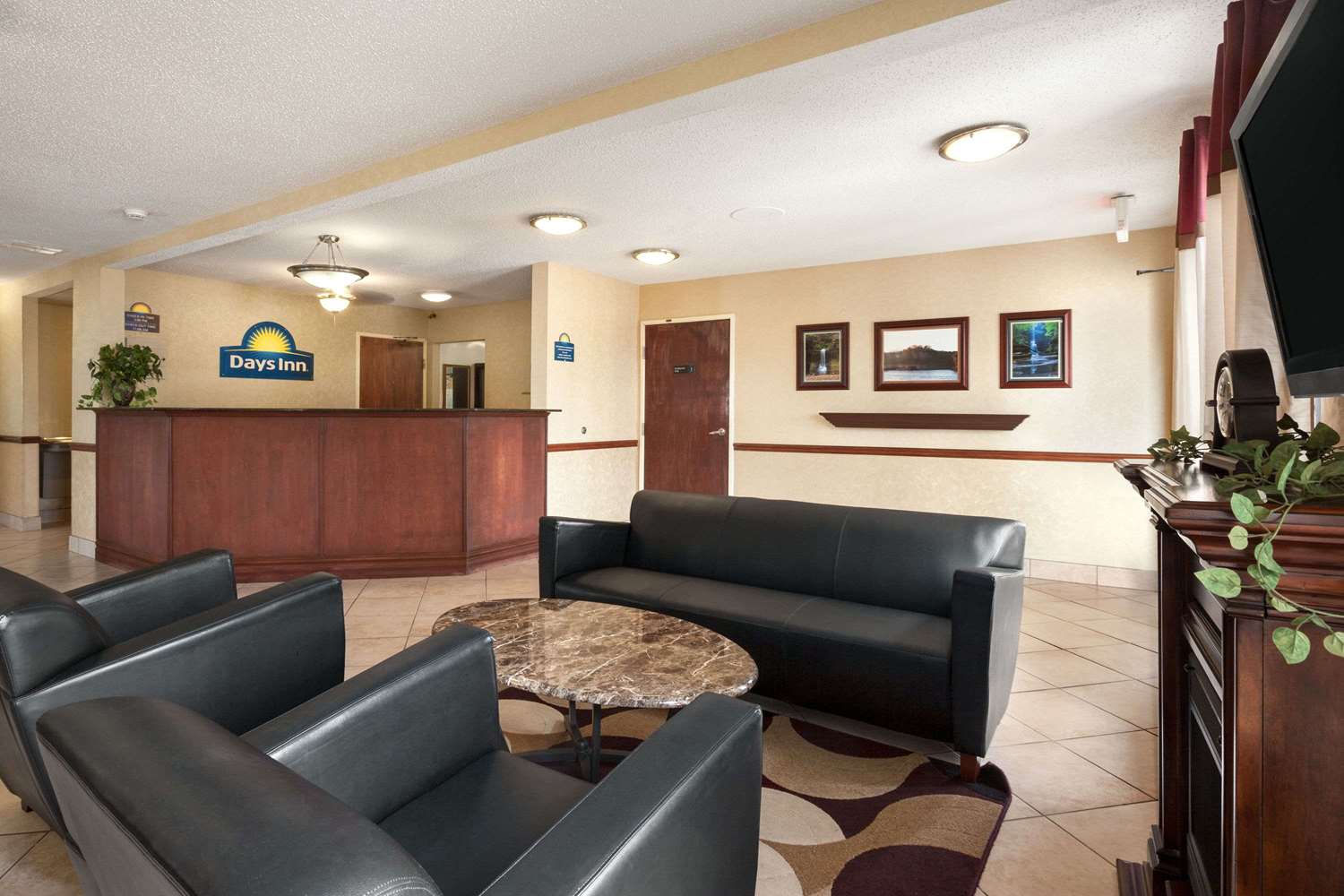 Days Inn by Wyndham Oglesby/ Starved Rock 14/20
