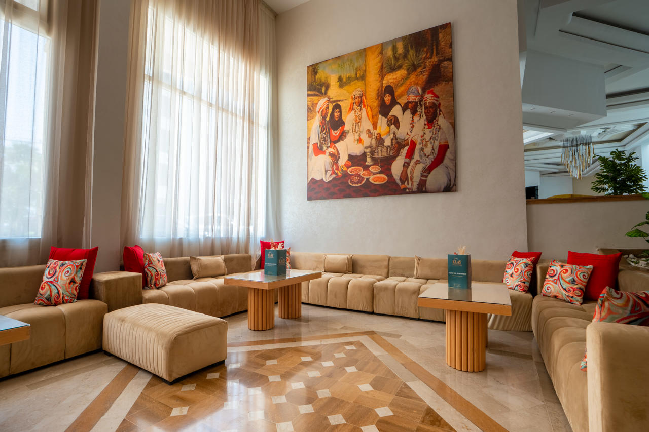 Intouriste Hotel & Suites 48/72