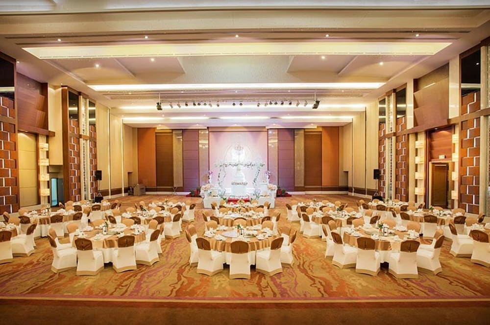 The Grand Fourwings Convention Hotel 42/45