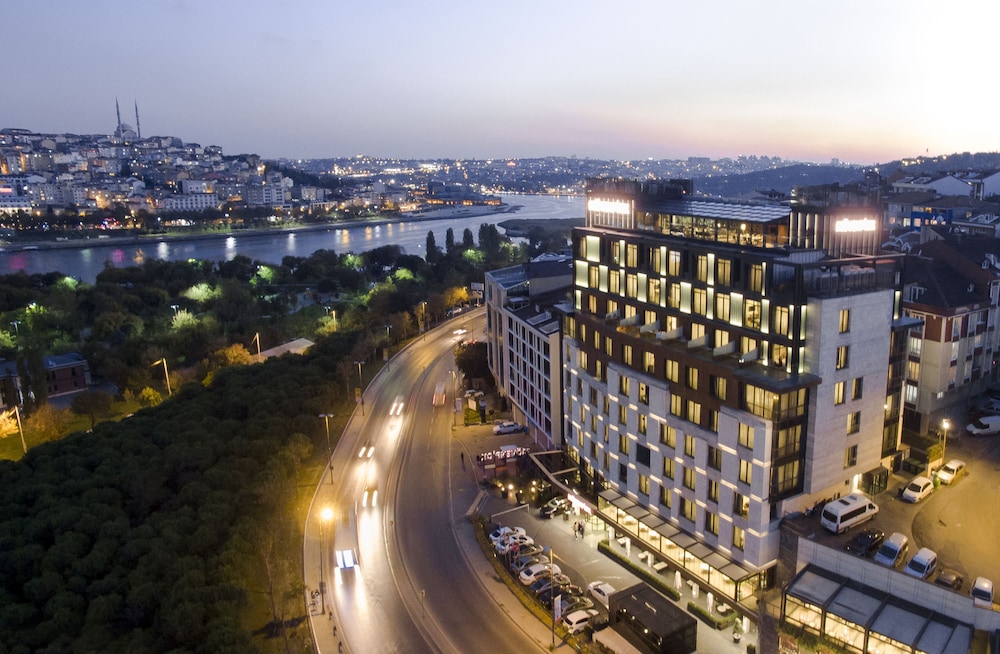 Movenpick Hotel Istanbul Golden Horn 2/89