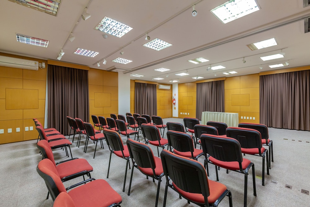 Tri Hotel Executive Criciuma 35/50