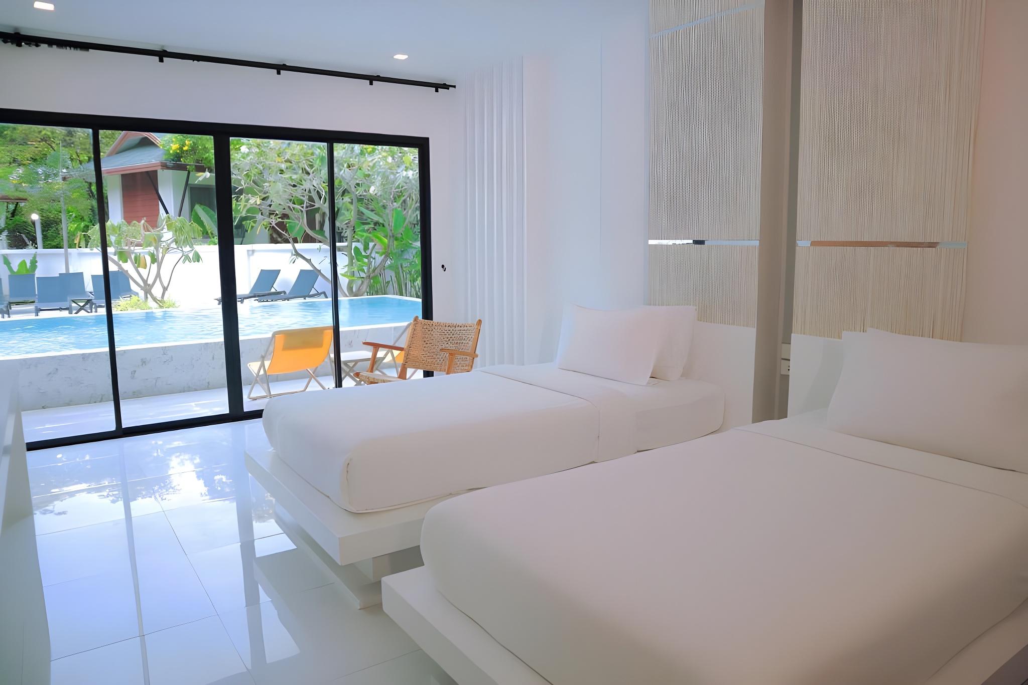 Room, Twin Beds, Pool Access