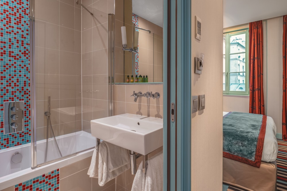 Hotel Le Petit Paris 59/63