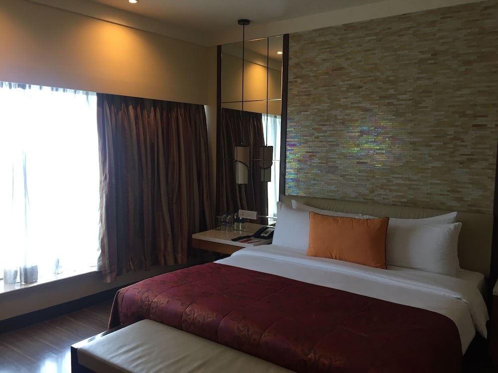 Vivanta Coimbatore 16/69