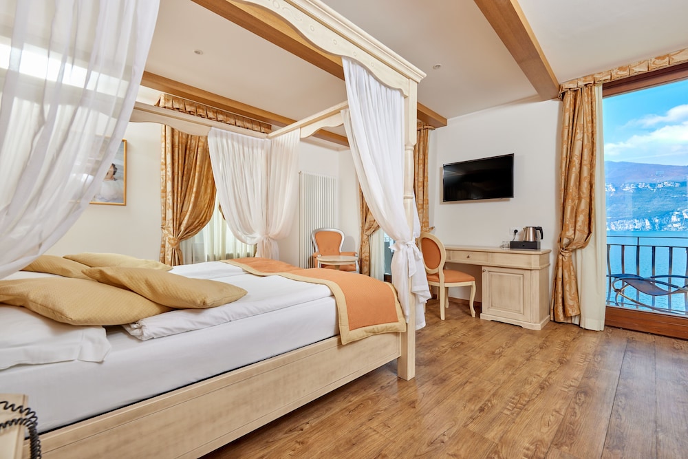 1 BEDROOM, ROMANTIC, STUDIO, SUITE, LAKE SIDE