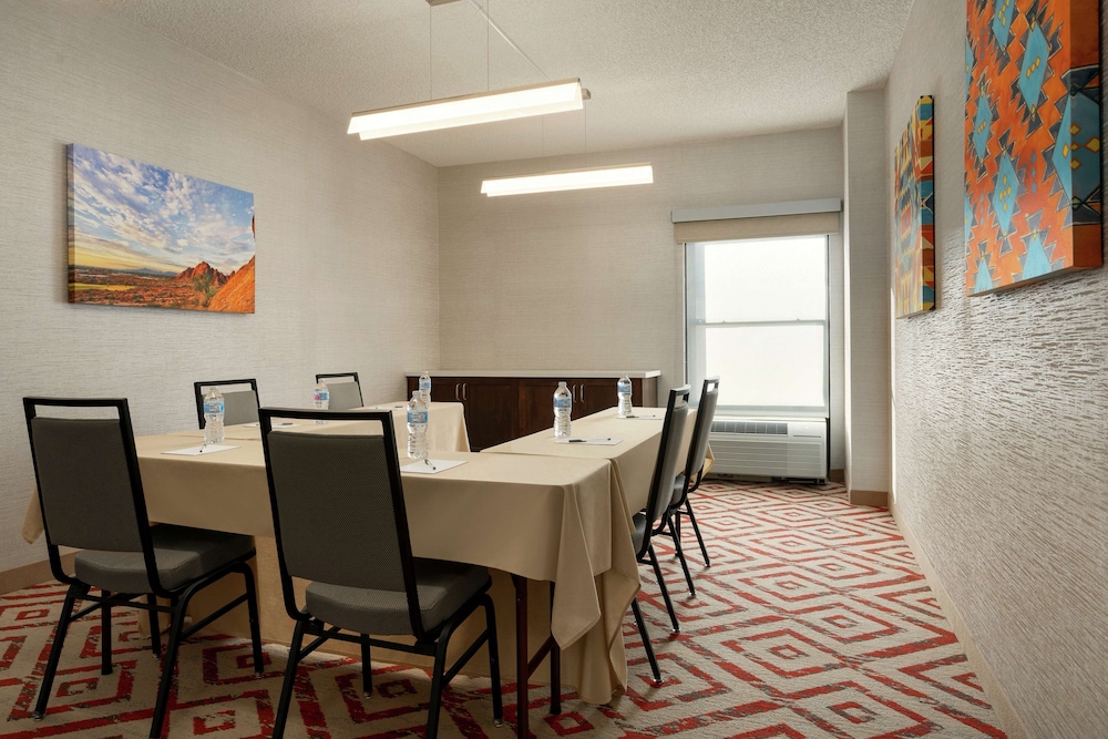 Hampton Inn Phoenix/Chandler 37/40