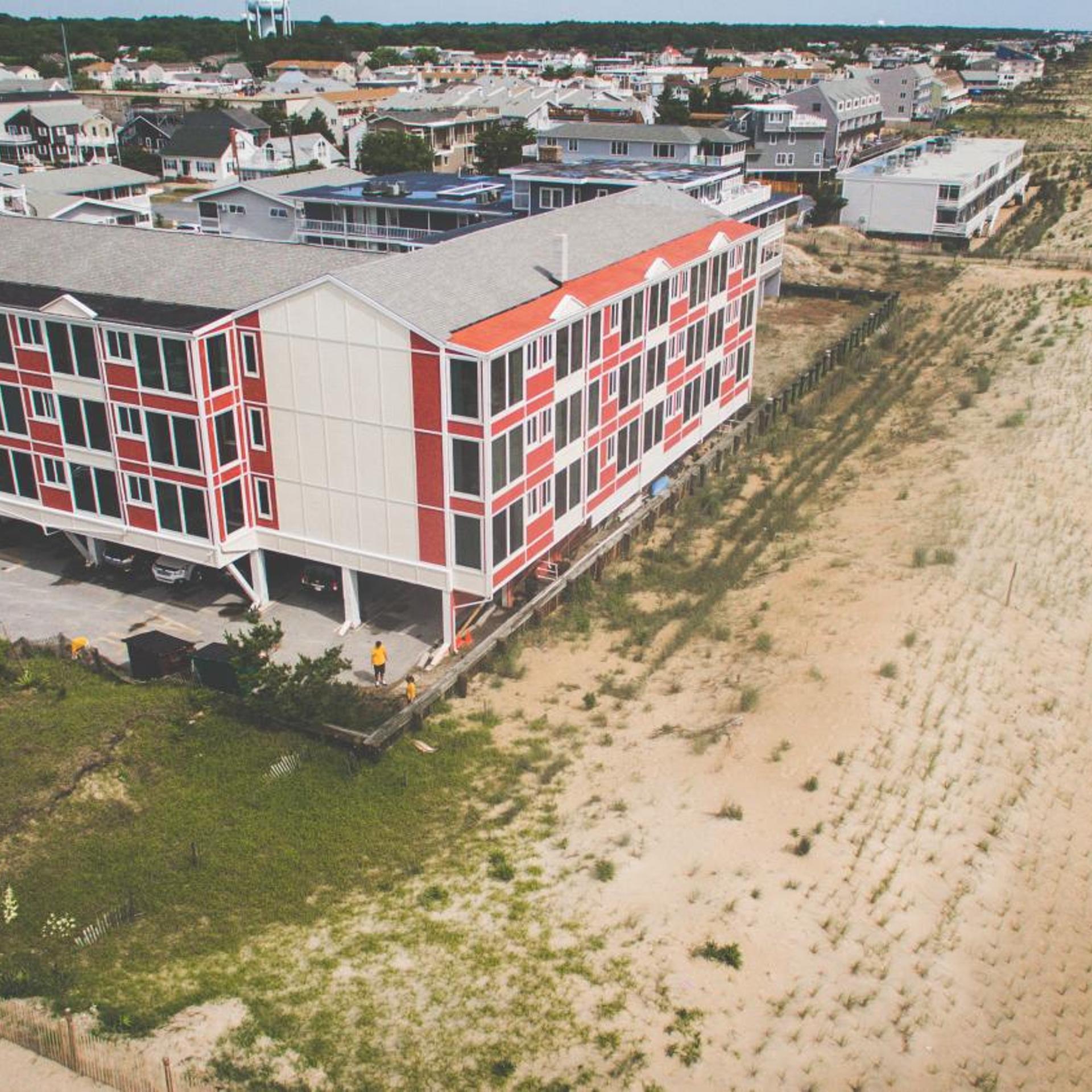 Surf Club Oceanfront Hotel 4/35