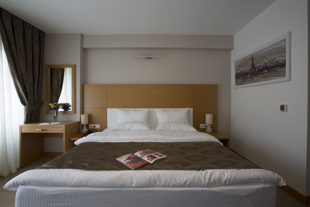 MIEN SUITES 15/29