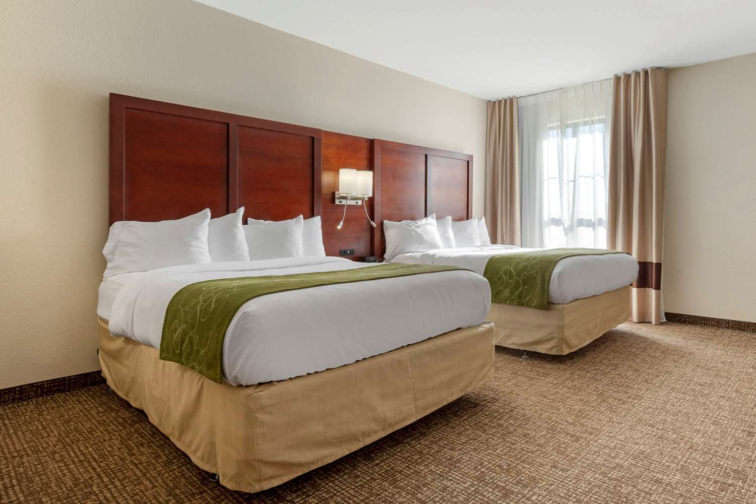 Suite, 2 Queen Beds, Accessible