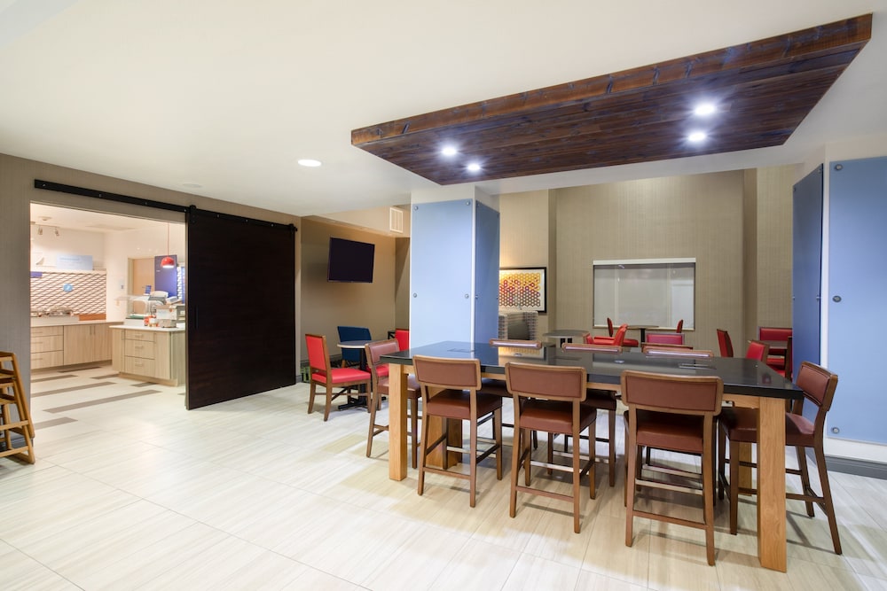 Holiday Inn Express Hotel Suites Tucumcari 29/38