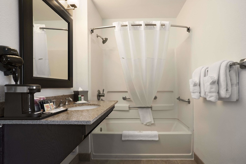 Infinity Inn & Suites 12/30