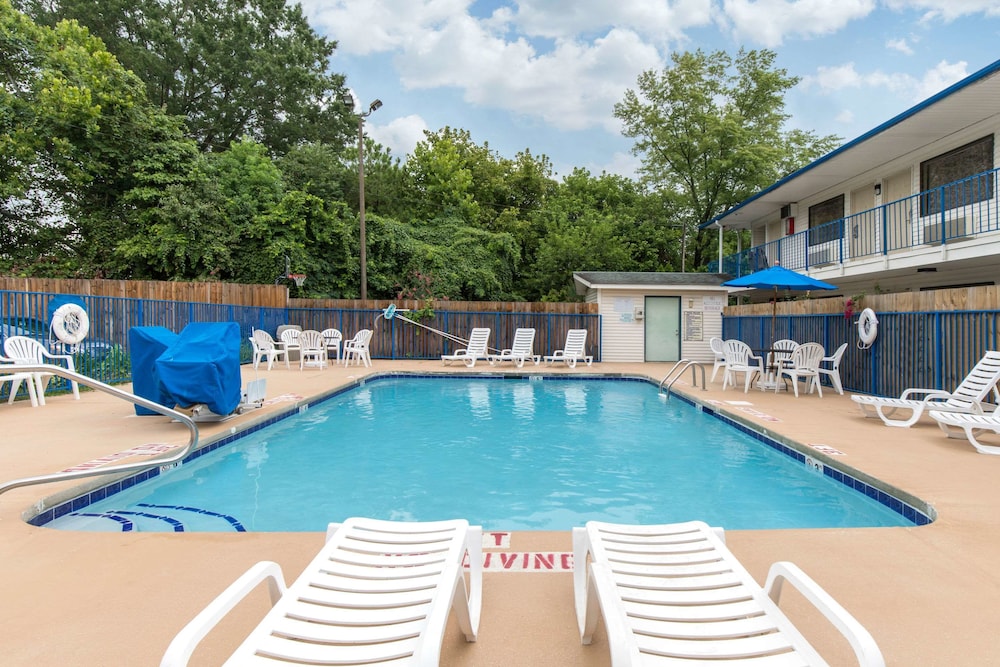 Rodeway Inn Winston Salem Route 52 photo4