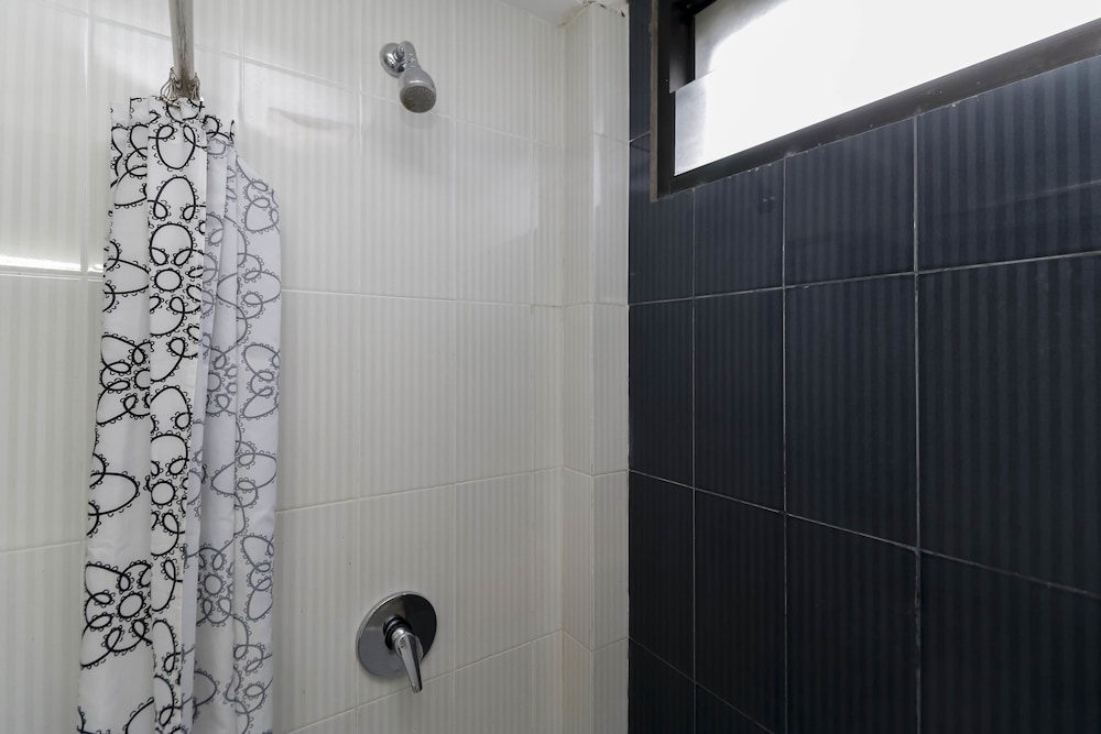 RedDoorz Plus Grand Populer Hotel (ex Nida Rooms Makassar Sulawesi) 33/33
