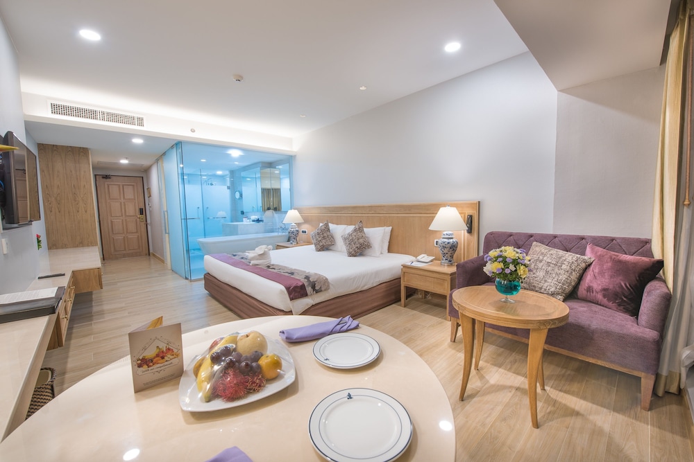 ROYAL CLIFF BEACH HOTEL 43/72