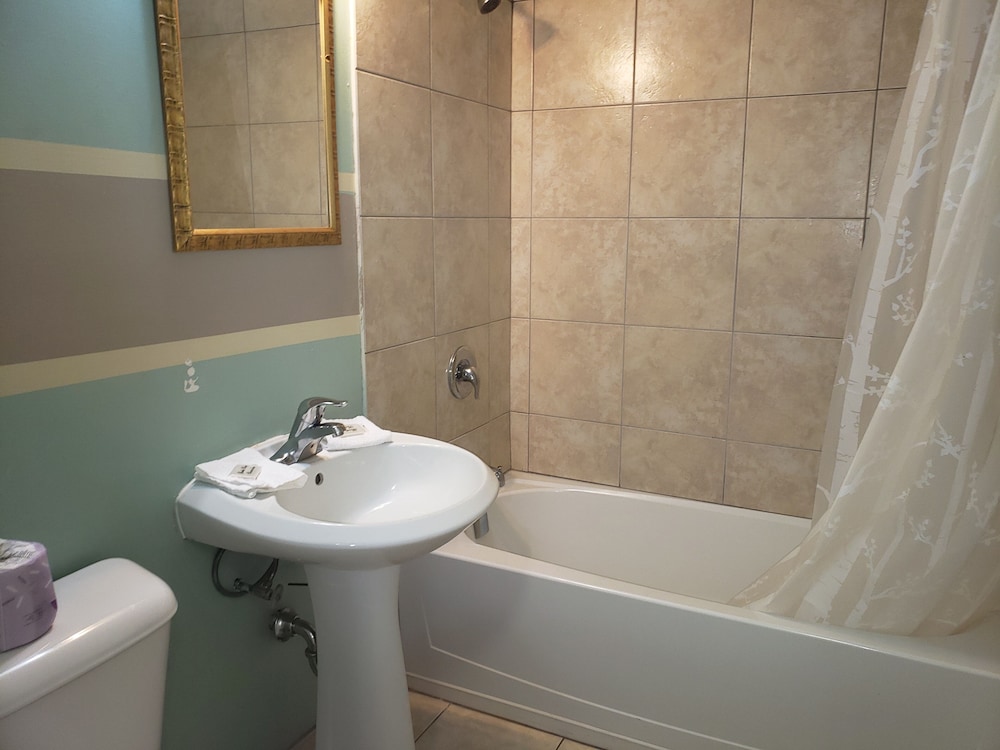 Niagara Falls Courtside Inn Hotel 35/41