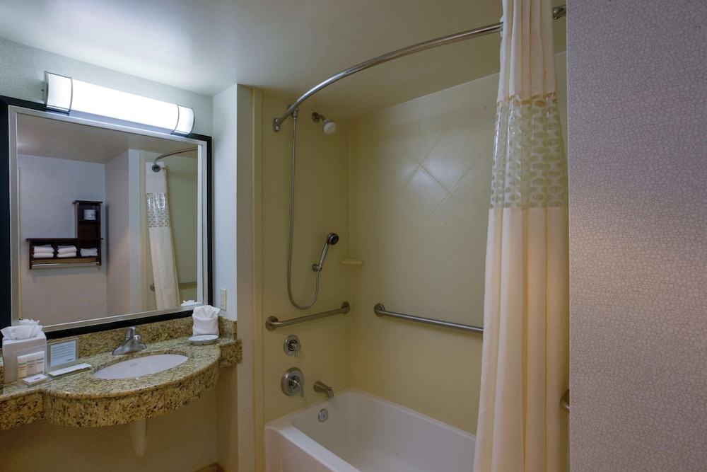 Hampton Inn Garden City Long Island, NY 17/32