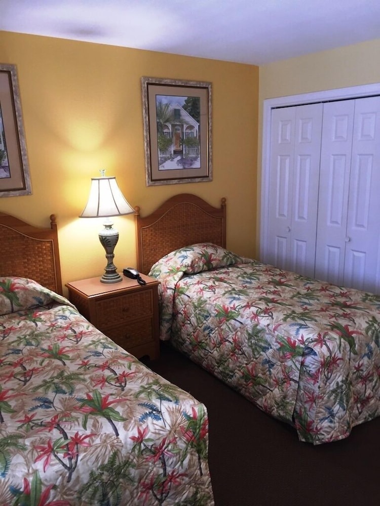 Soundside Holiday Beach Resort 17/64