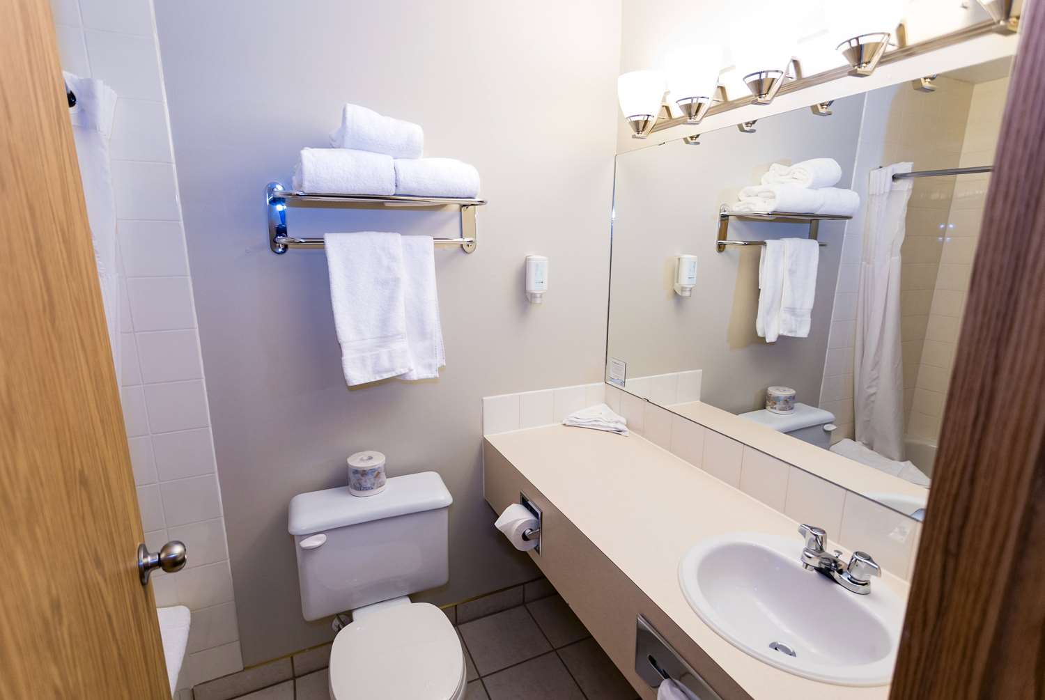 Super 8 By Wyndham Drayton Valley 23/26
