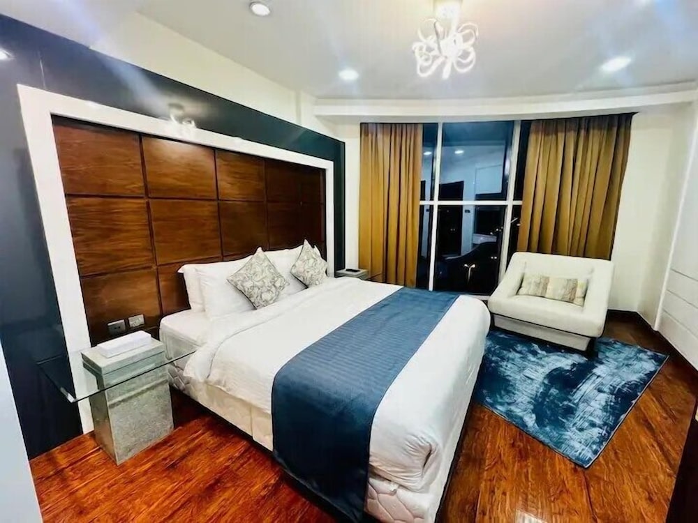 Saxophone Suites 11/50